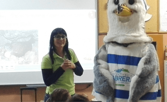 explicando cabrera en la escuela