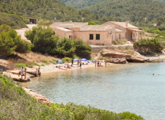 playa en la isla de cabrera