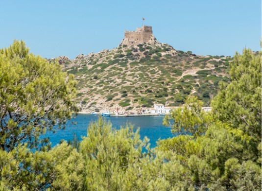 vista al castillo de la isla de cabrera